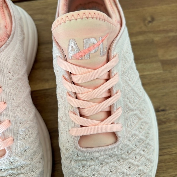 APL TECHLOOM PHANTOM women’s sneakers shoes. Size 7.5 - Picture 4 of 16